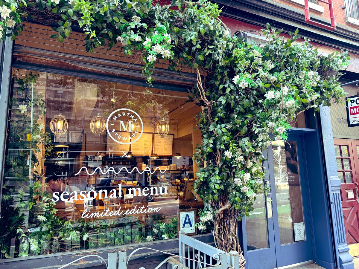 An updated instruction to Nanami’s photo book pilgrimage
1. oddfellows ice cream: 44 Water St (the original one seems closed but you can find other branches)
2. Jane’s carousel: 1 Old, Dock St (closed on Tuesdays)
3. maman: 239 Centre St (near Little Paris)