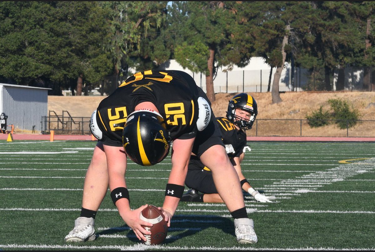 HuntHeatherL's tweet image. Best long snapper–holder duo if I do say so myself. 😛 #twins #longsnapper #longsnapping @TannerHunt80