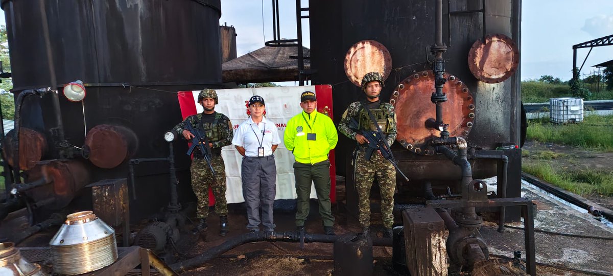 RadioNoticiaCas's tweet image. Tropas de la #Brigada16, el CTI y la SIJIN, allanaron una planta en #Pore que funcionaba como fachada. En su interior hallaron 130 barriles de crudo ilegal.
“Estos resultados afectan las economías de los grupos criminales”, Cr. Carlos Mauricio Peña, comandante Br XVI.