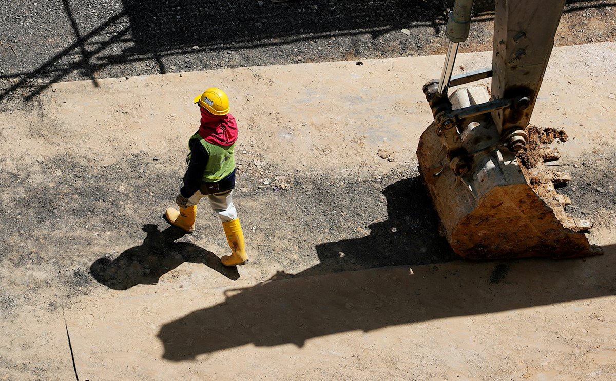 EcoZinc's tweet image. Regulatory bodies like the TGA are conducting ongoing safety assessments of chemical UV filters. For outdoor work, stick with what&apos;s proven. Zinc oxide is a physical barrier you can trust. No-nonsense, high-performance protection. #WorkSafe #SunSafety #ecozinc

Source: TGA FOI…