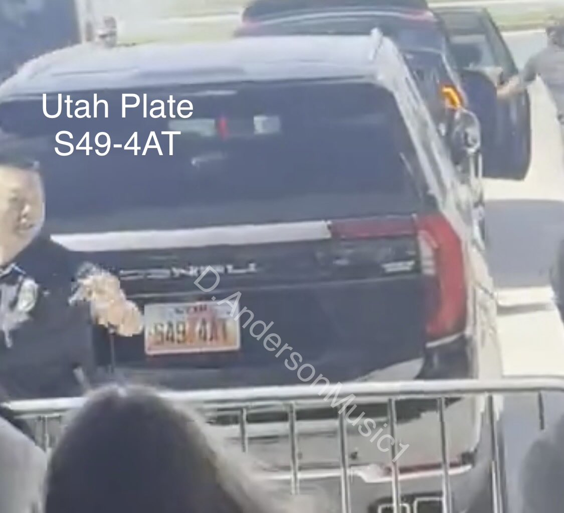 DAndersonMusic1's tweet image. Now ask yourself why is there a government vehicle parked right where he is.
