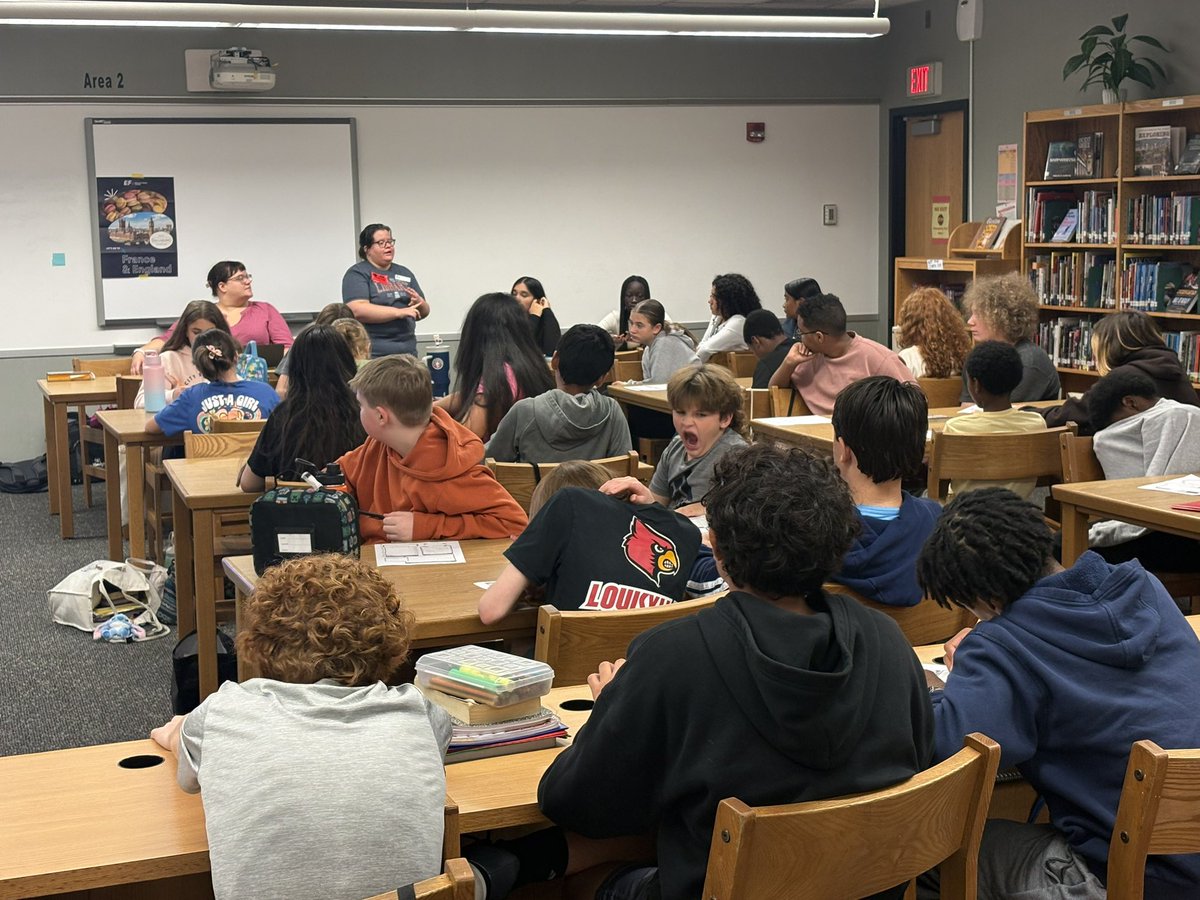 Had so much fun hosting Alex from <a href="/LFPL/">LFPL</a> the last couple of days!! The Voyagers were amazing, super engaged and asking questions about Banned Books Week, and we had a lot of kids checking out books ❤️🖤 #JCPSREADS <a href="/Noe_JCPS/">Noe Middle School</a>