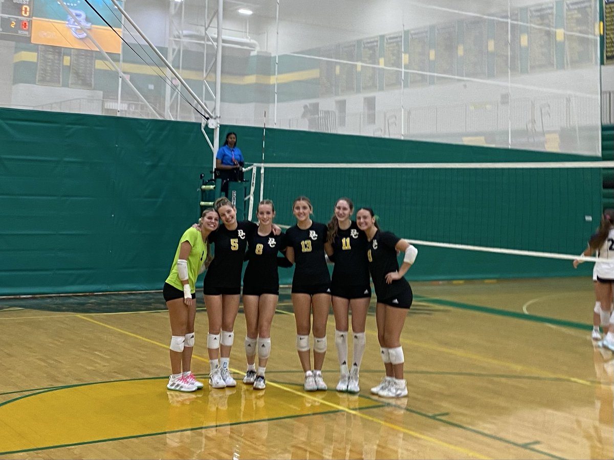 Celebrated our 6 amazing seniors tonight. Great leaders, students, daughters and players. They will be missed 💚 #Born&amp;Raised🦅