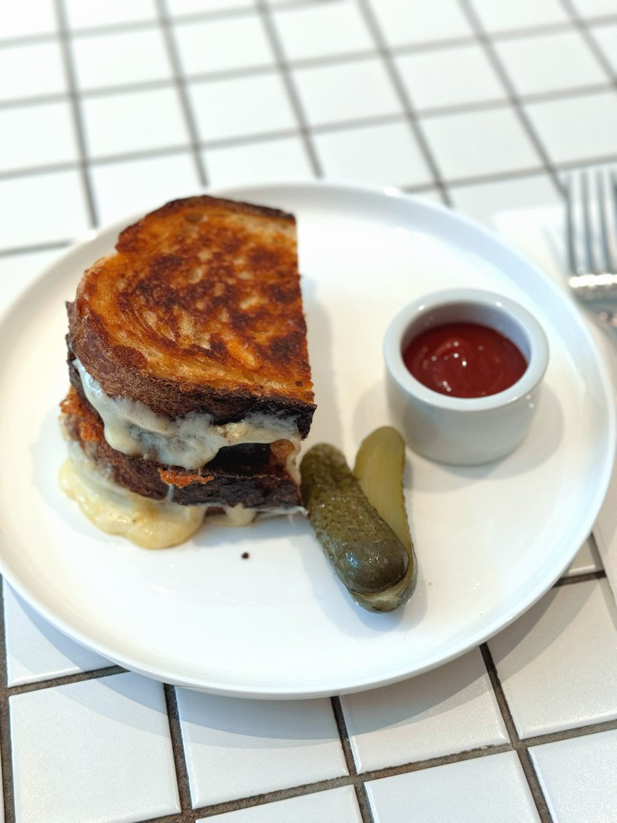 Greatly enjoying Melb food n weather before #paxaus 💛

Somehow the 3h time difference is cooking me more than usual though 🥱