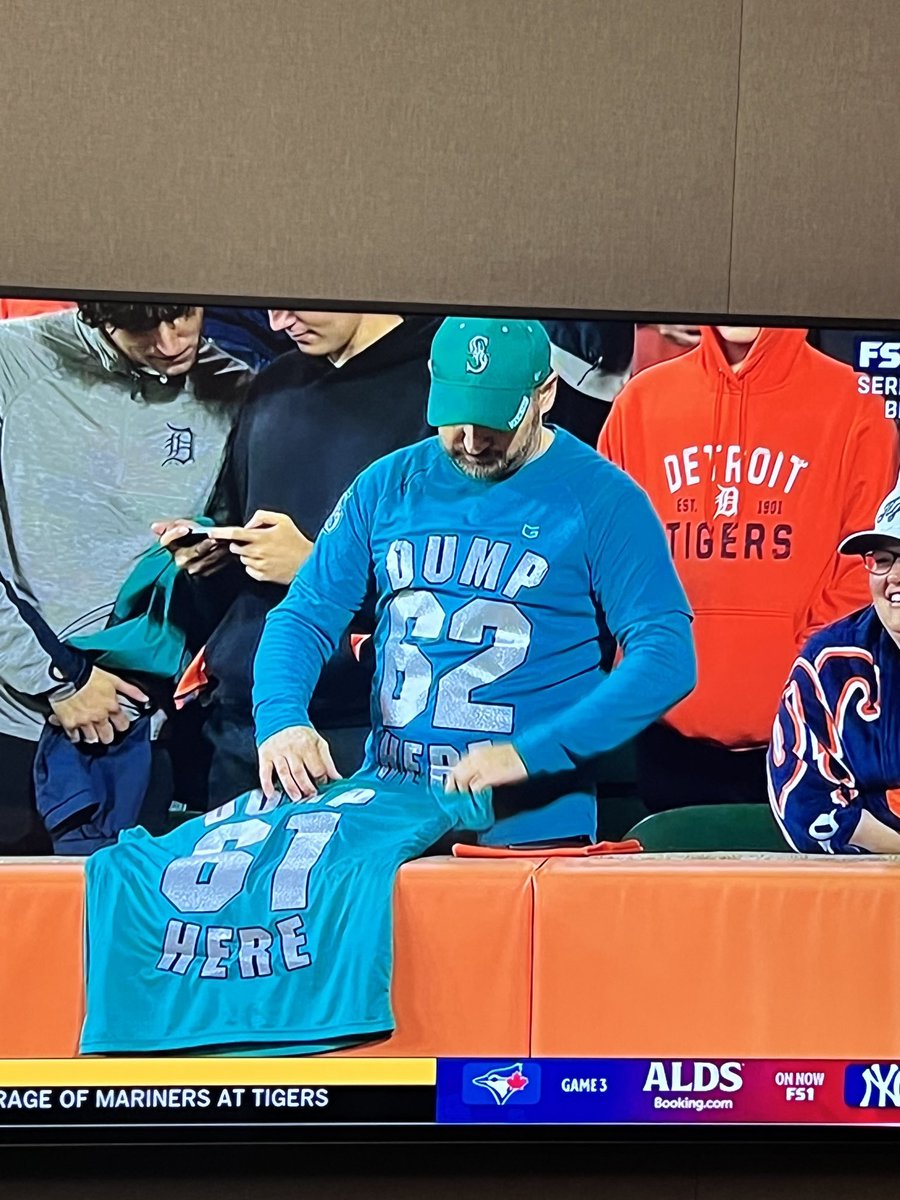 Softykjr's tweet photo. Who is this sweet bastard??? https://t.co/ygjCn3670Z