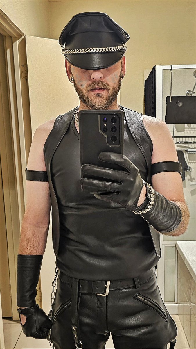 I don't care about you or your feelings. You're just a wallet to me... I only care about how much cash I can squeeze from you and how much I'll enjoy bringing you to financial ruin.
#alphamale #betamale #cashdrain #cashmaster #cashslave #findom #finsub #leatherdom #leathersub