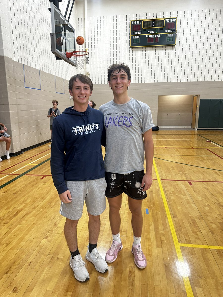 Thank you <a href="/malachi_peasley/">Coach Malachi Peasley</a> for coming to watch us compete at our gym tonight and it was a pleasure to talk to you! <a href="/SquiresHoops/">Calvin Christian Boys Basketball</a>
