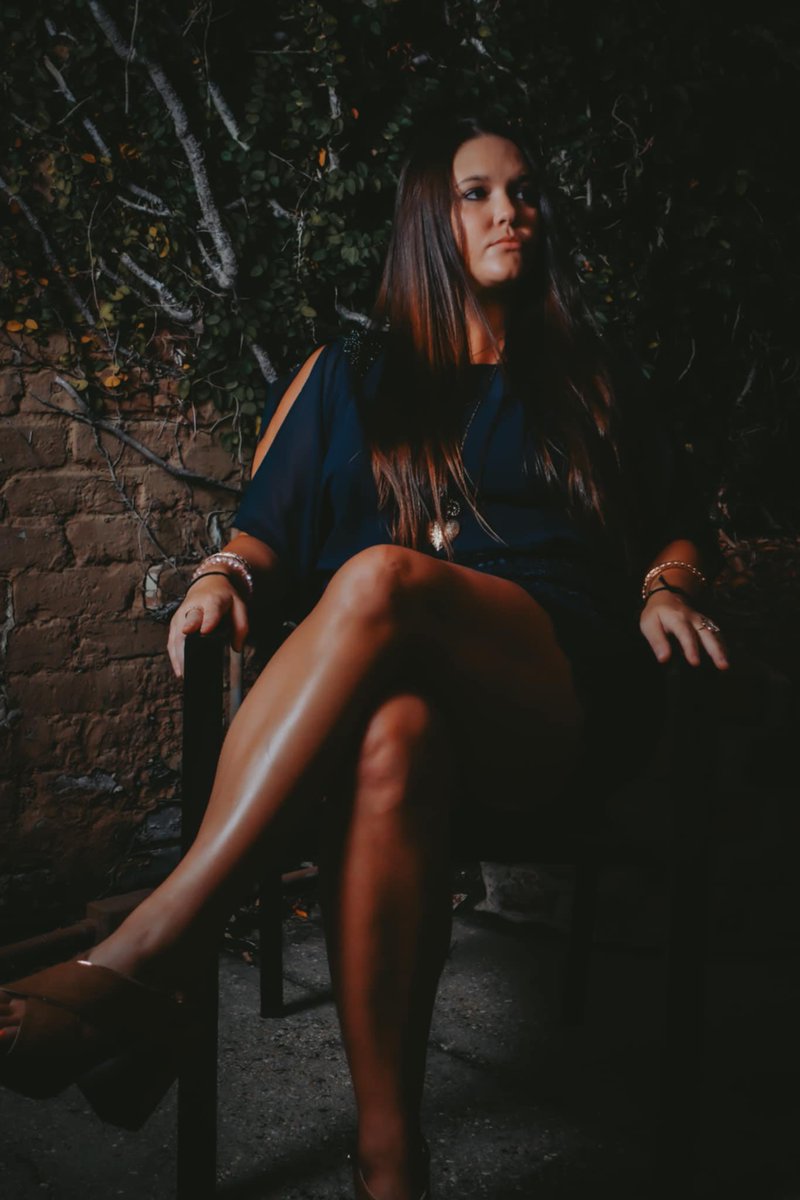 Niknakgirl23's tweet image. So I did this modeling photo shoot thing. 

What yall think?