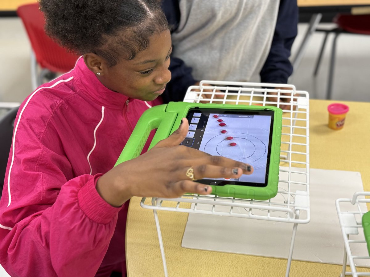 NorminickaC's tweet image. What a start! Thanks to @STEMSLC @zaves_corner our scholars @WoodlandVoice1 engaged in their first STEM lab activity of the semester today. They were incredibly engaged and completely charged up! 🔬✨🧫🧪 #GirlsinSTEM