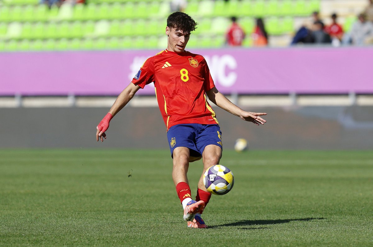 Diego Otero (@diegootero22_) on Twitter photo Rodrigo Mendoza es un futbolista superlativo.
Ante Ucrania ha sido el encuentro que más ha participado y se nota. Maneja los hilos del partido como quiere.
Ningún mediocentro está al nivel del jugador del Elche en este Mundial. Rodrigo Mendoza es un futbolista superlativo.
Ante Ucrania ha sido el encuentro que más ha participado y se nota. Maneja los hilos del partido como quiere.
Ningún mediocentro está al nivel del jugador del Elche en este Mundial.