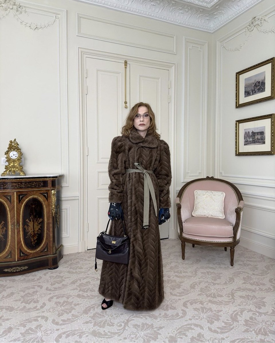 brunchproblems's tweet image. How it feels to pronounce Châteauneuf-du-Pape.