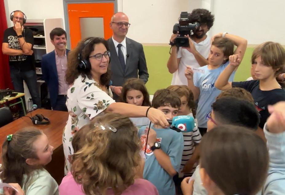 CeipNicolasP's tweet photo. 🎙️ ¡Qué orgullo ver a nuestros peques en acción!

Han participado en “La Tribu Imaginaria” de @ORMurcia 

👏 @VictorMarinNav les felicitó por su entusiasmo y confianza.

#CEIPNicolásDeLasPeñas #OrgulloDeCole #RadioEscolar 
#LaTribuImaginaria #ProyectoIncluYo https://t.co/yGR1YmzEXZ