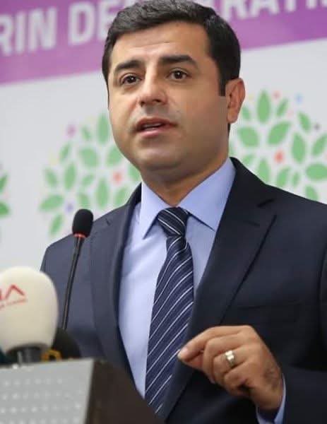 Selahattin Demirtaş’a özgürlük için atılan Tweetler bot hesaplardan değil milyonlarca yürekli insanların hesaplarından atılıyor.. 

#SelahattinDemirtaşaÖzgürlük