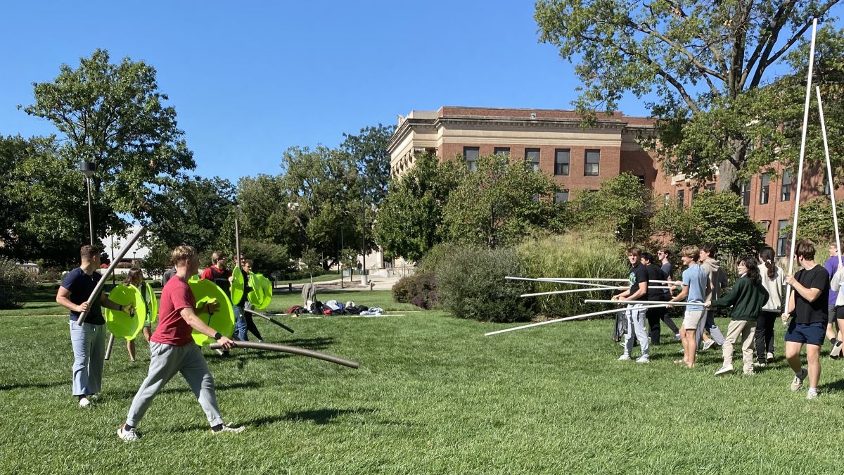unlcas's tweet image. Scenes from the Battle of Sphacteria…UNL edition ⚔️

Prof. Benton’s Classics 245: War in the Classical World brought history to life—on the lawn of Love Library! #ExperientialLearning at its best.

@unl_clrs