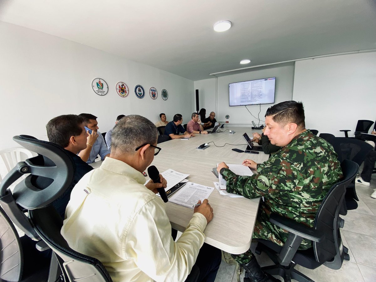 Secreseguridad's tweet photo. 🚀 ¡Avanzamos en la construcción del Observatorio de Seguridad del Tolima!

👥 En la primera mesa de trabajo con la Fuerza Pública, la Defensoría del Pueblo, el ICBF y la UNP, socializamos la ordenanza que da vida a este importante mecanismo. https://t.co/Zu0HJCqnf1