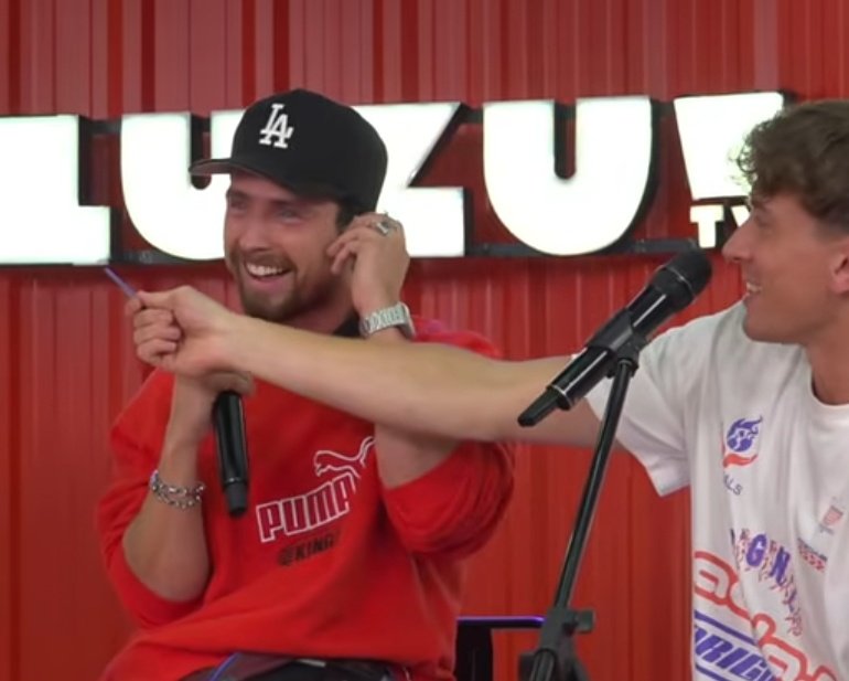 Kinga🌸🇷🇴| SUENA MYA tweet media