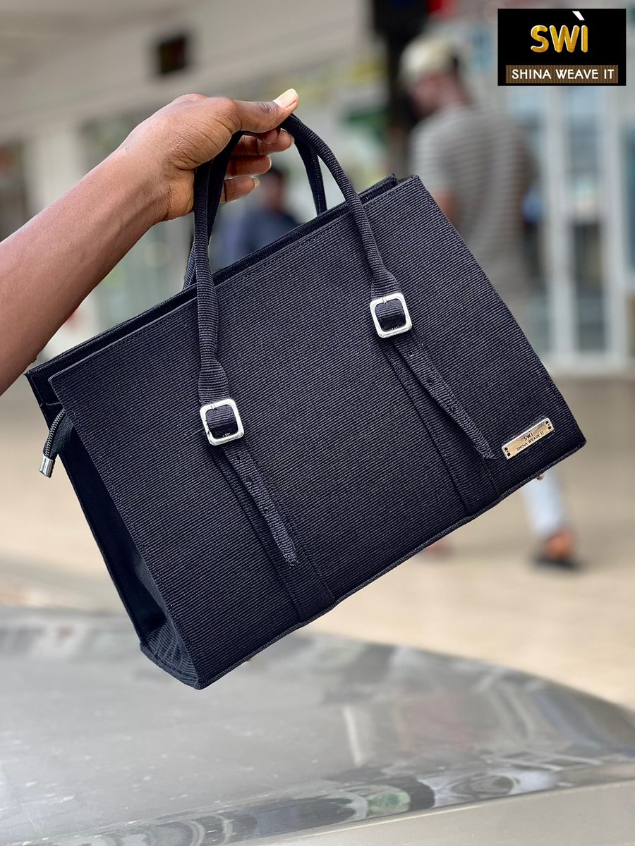 shinaweaveit's tweet photo. Crafted with care, woven with skill ✨. Shinaweaveit bags showcase the beauty of handmade textiles — perfect for those who appreciate artisanal details 👜 ⚜️💃🏻

 #Shinaweaveit #HandwovenBags #ArtisanFashion https://t.co/17i7rYFtTG