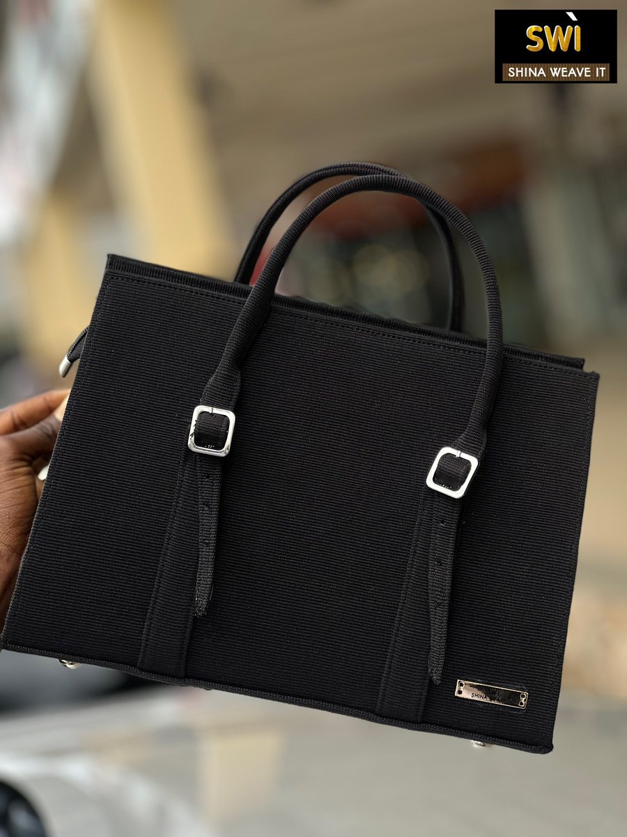 shinaweaveit's tweet photo. Crafted with care, woven with skill ✨. Shinaweaveit bags showcase the beauty of handmade textiles — perfect for those who appreciate artisanal details 👜 ⚜️💃🏻

 #Shinaweaveit #HandwovenBags #ArtisanFashion https://t.co/17i7rYFtTG
