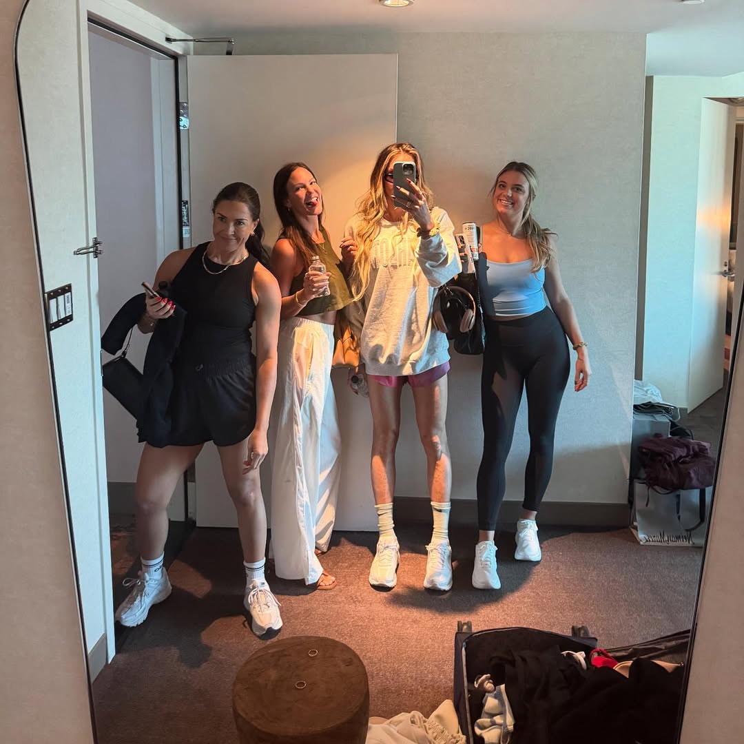 Ms_Feb3_Flair's tweet image. Charlotte and her #topgirl life ❤️🦋