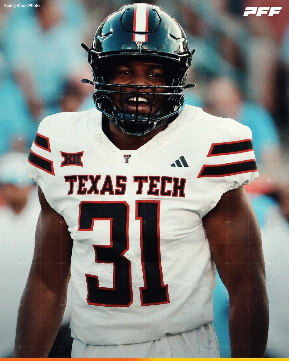 PFF_College's tweet image. Texas Tech EDGE David Bailey vs Houston:

🌵 2.0 Sacks
🌵 11 QB Pressures
🌵 91.7 Pass Rush Grade
🌵 47% Win Rate

@TexasTechFB