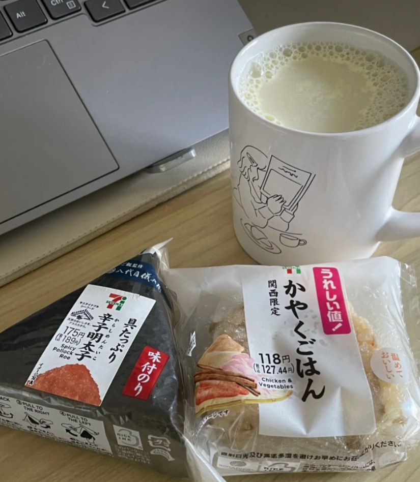 antocard's tweet photo. 朝食はおにぎりで我慢しましょう。朝は好きなものを作る時間がありません。 https://t.co/ifzqg74eO2