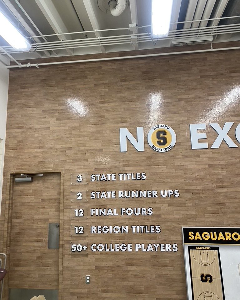VisualGraphx's tweet image. Check out our full locker room upgrade for the Saguaro High School Basketball team. 🏀
🔗 in bio to learn more about us and our custom designs.
#VisualGraphx | #SaguaroHighSchool