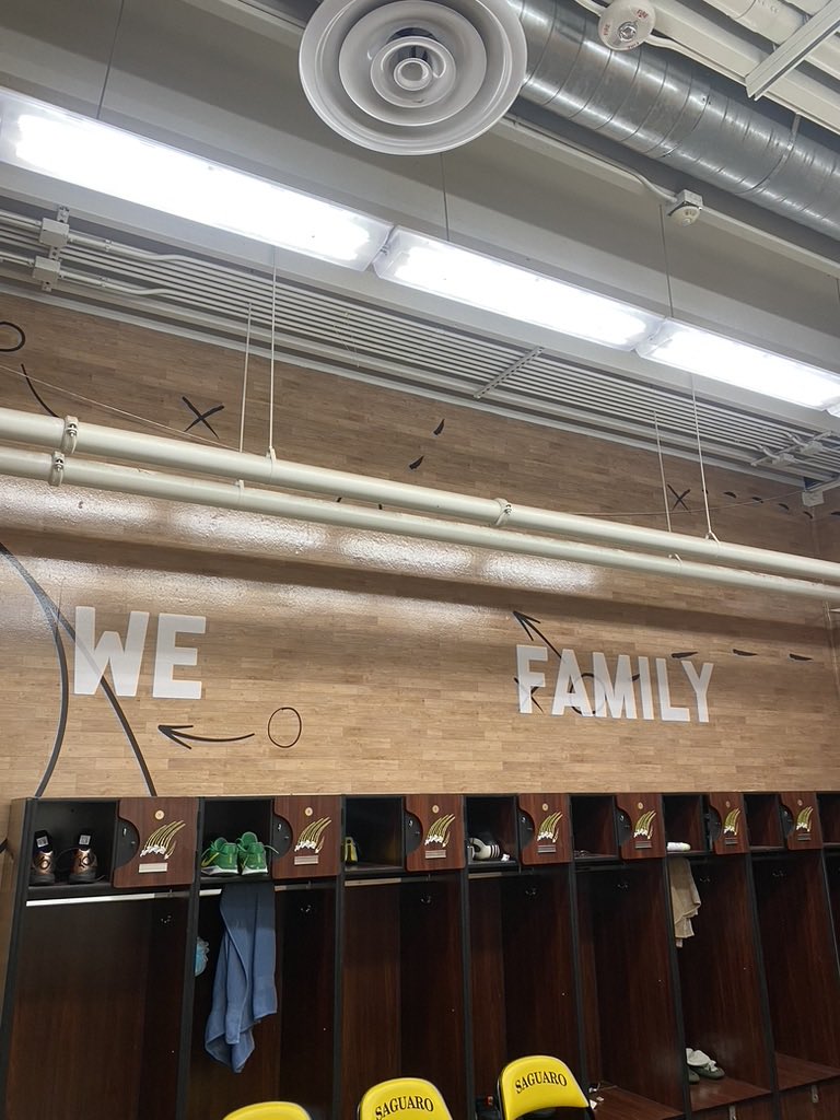 VisualGraphx's tweet image. Check out our full locker room upgrade for the Saguaro High School Basketball team. 🏀
🔗 in bio to learn more about us and our custom designs.
#VisualGraphx | #SaguaroHighSchool