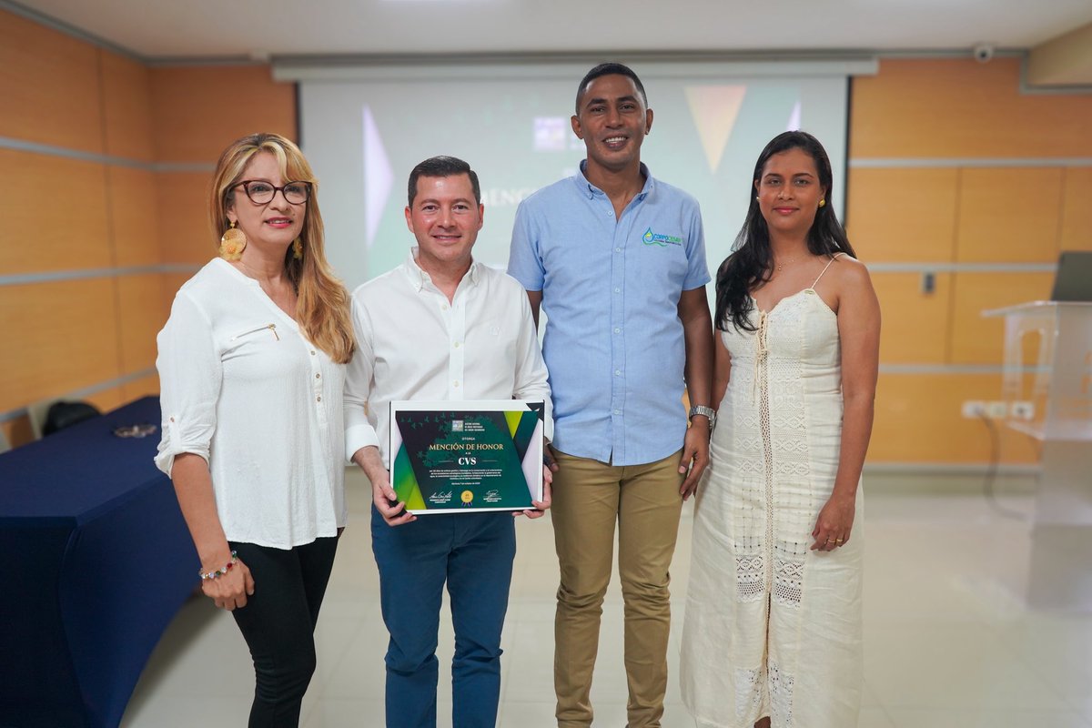#SomosCVS 🏆 Recibimos con orgullo la Mención de Honor otorgada por el Sistema Regional de Áreas Protegidas del Caribe Colombiano (SIRAP Caribe) por la conservación de ecosistemas estratégicos en Córdoba, posicionándonos como modelo nacional y mundial en carbono azul.

Sigue 🧵👇🏻