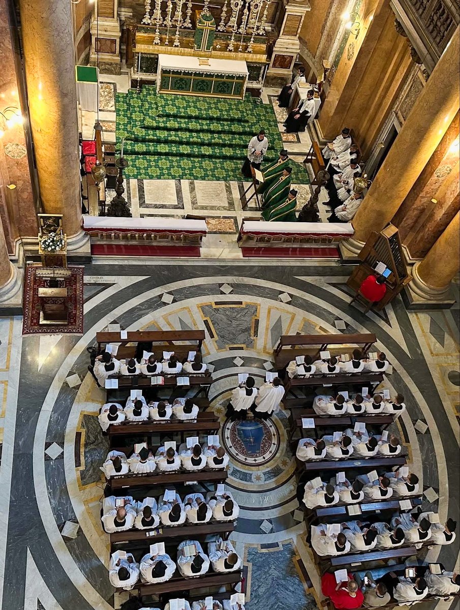 Vêpres à l'église de la Trinité des pèlerins, dans notre paroisse romaine, à l'occasion du pèlerinage jubilaire des séminaristes de théologie de nos deux maisons de formation (4-10 octobre 2025).
#fssp #Wigratzbad #roma #trinitadeipellegrini