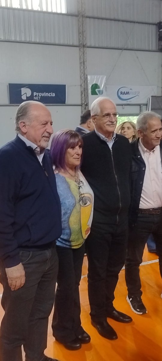 HugoYasky's tweet photo. Gracias a las trabajadoras bancarias por el potente acto de hoy en La Plata en el que reafirmamos el compromiso para que la PBA el 26/10 sea la locomotora que lleve adelante la esperanza de nuestro pueblo para frenar el modelo de la entrega y la corrupción  en toda la Argentina. https://t.co/dvjdcqLgal
