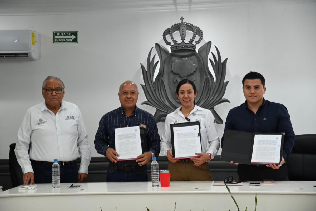 La alcaldesa Betzabé Martínez firmó un convenio con el Instituto Duranguense de Educación para Adultos para fortalecer la estrategia federal de Combate al Rezago Educativo. Los Centros Comunitarios del municipio serán acondicionados y equipados.

#ElCorazónDeLaTransformación