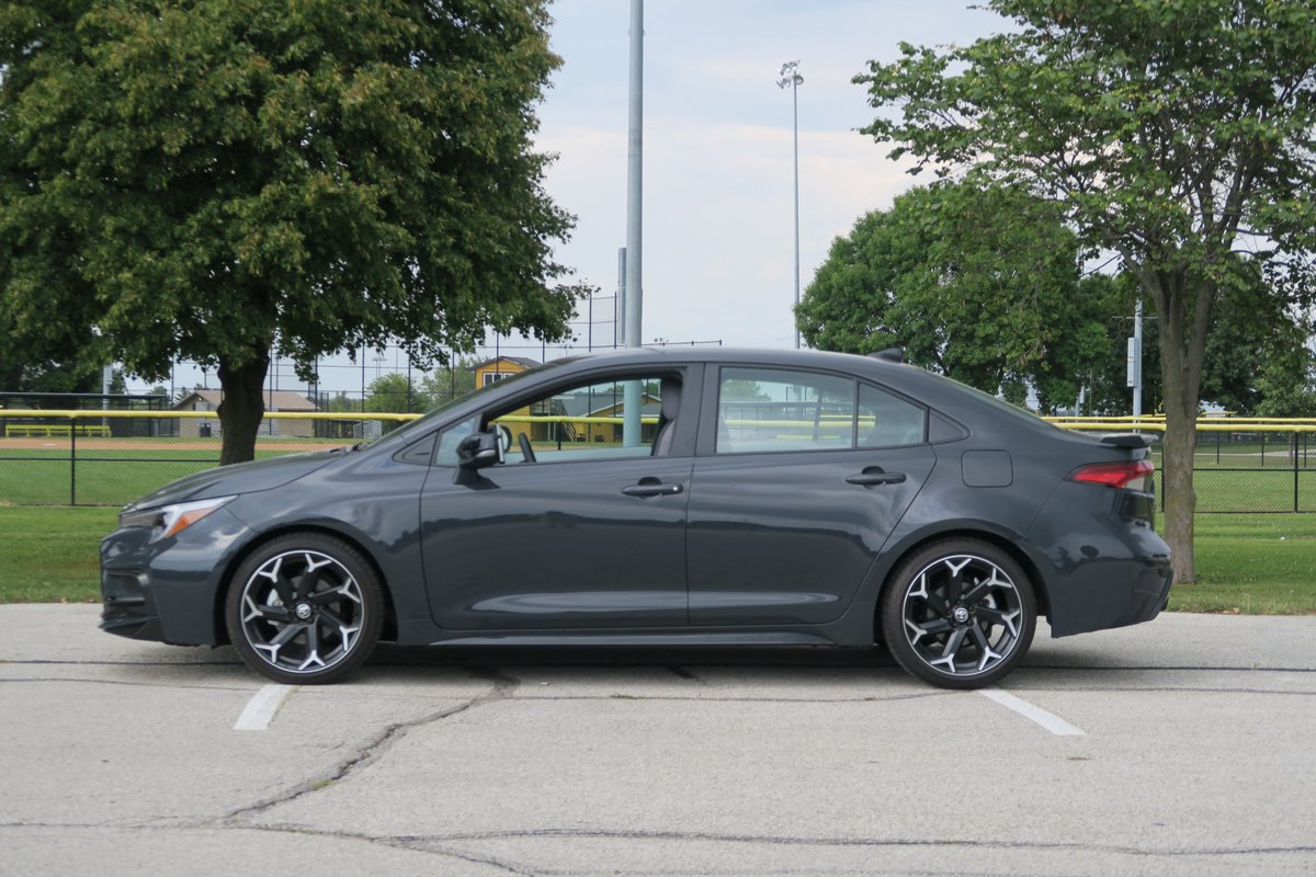 TechMobilityPod's tweet image. This week, we get behind the wheel of Toyota’s 2025 Corolla FX. Built on the SE trim with lowered springs, satin black 18s, and tuned steering, the FX offers subtle sportiness while maintaining Corolla’s core attributes: quiet, solid, low-drama driving.
open.spotify.com/episode/18jCxh……