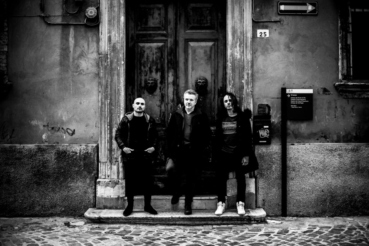 Ora che mi appresto a pubblicare #UnfinishedPeople, il mio nuovo singolo prodotto da #SteveLyon – già al lavoro con #DepecheMode e #TheCure – mi ritrovo a pensare a come questo quinto estratto dall’album #UnnaturalSelf... facebook.com/photo/?fbid=14… 

🎧youtube.com/watch?v=vCx7PV…