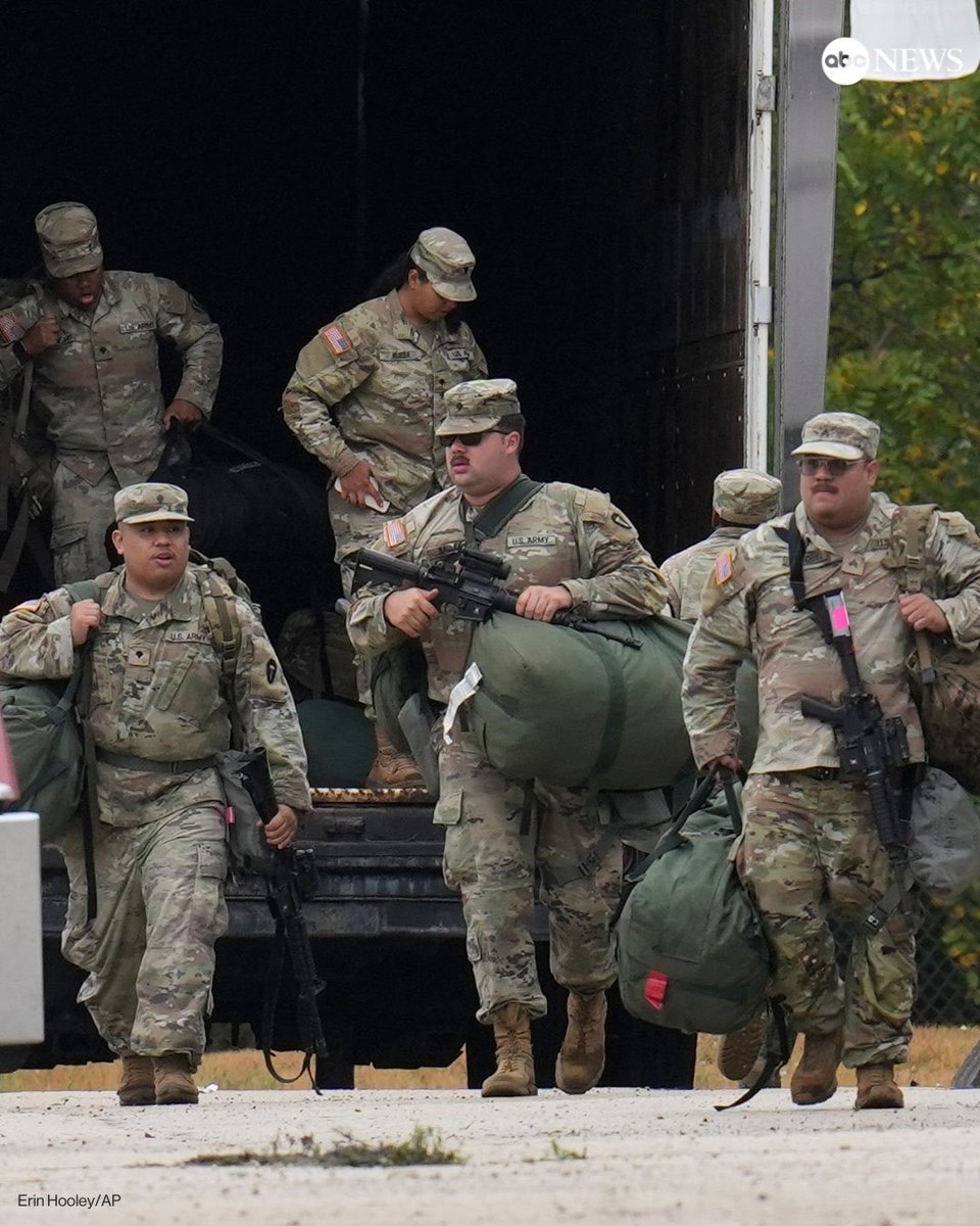 🚨 BREAKING: The Texas National Guard have been spotted arriving in Chicago, Illinois.

Gov. JB Pritzker and Mayor Brandon Johnson are fuming tonight.

Federal immigration agents now have backup.