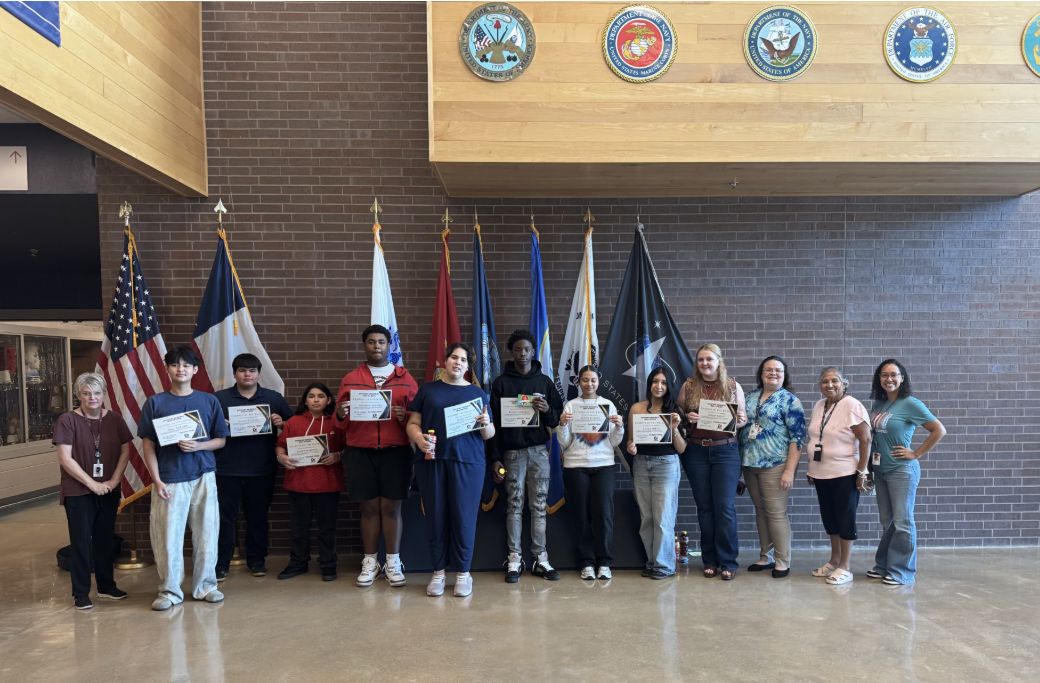 SAVeteransHS's tweet image. Three weeks of stellar students! 👏 Celebrating all our recent Patriots of the Week for showing grit, positive attitudes, and leading the way. So proud! 🥳
#PatriotNation #LevelUpLearning #JudsonISD