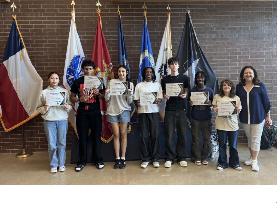 SAVeteransHS's tweet image. Three weeks of stellar students! 👏 Celebrating all our recent Patriots of the Week for showing grit, positive attitudes, and leading the way. So proud! 🥳
#PatriotNation #LevelUpLearning #JudsonISD