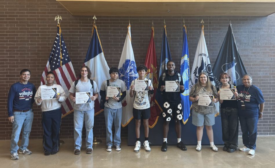 SAVeteransHS's tweet image. Three weeks of stellar students! 👏 Celebrating all our recent Patriots of the Week for showing grit, positive attitudes, and leading the way. So proud! 🥳
#PatriotNation #LevelUpLearning #JudsonISD