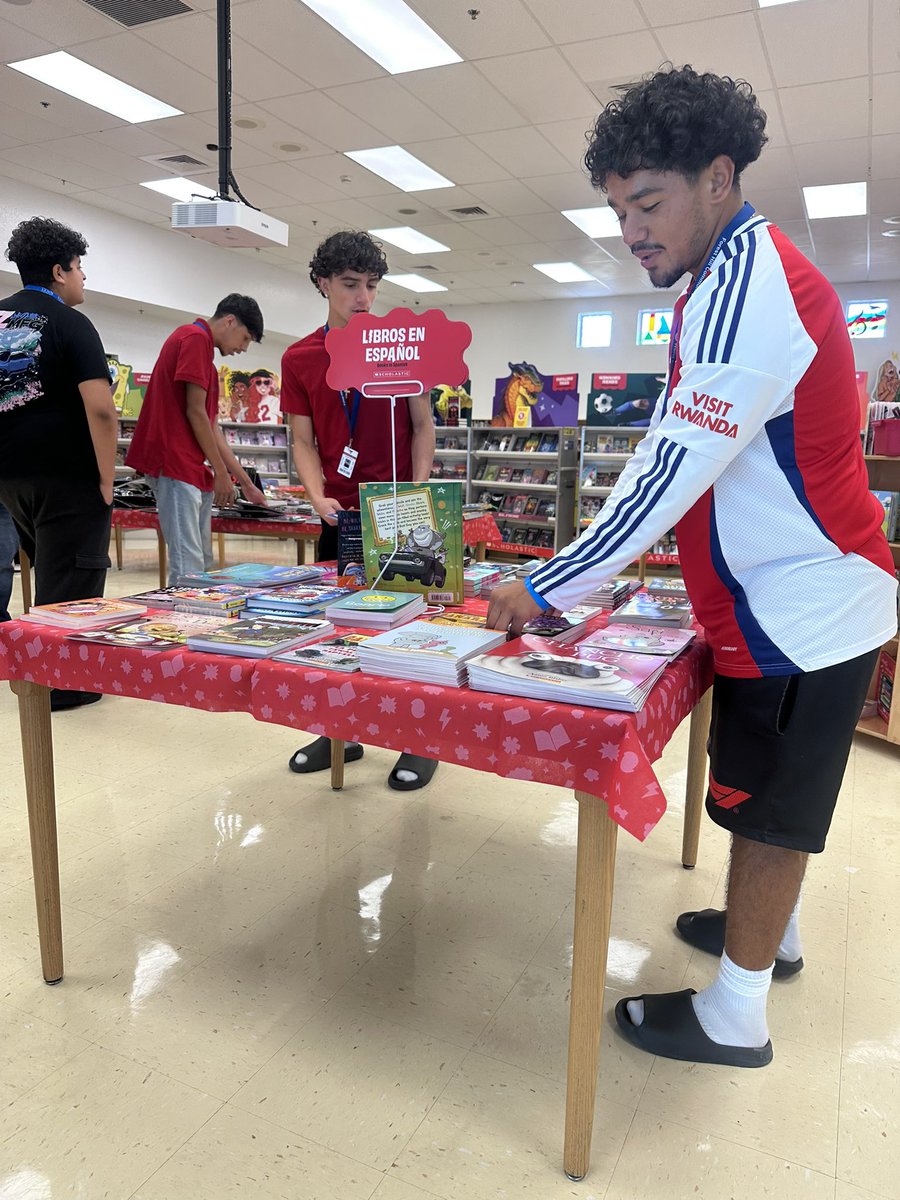 FHCHS (@fhh_falconfury) on Twitter photo AVID SENIORS HELPING ELEMENTARY STUDENTS SHOP AT THE SCHOLASTIC BOOK FAIR . <a href="/MichaelAronson2/">Michael Aronson</a> <a href="/kgwhetsell/">KW</a> <a href="/pbcsd/">The School District of Palm Beach County</a> <a href="/SouthOliveTiger/">South Olive ES</a>
#buildingcommunity #readingiscool #volunteers #leadersinthecommunity AVID SENIORS HELPING ELEMENTARY STUDENTS SHOP AT THE SCHOLASTIC BOOK FAIR . <a href="/MichaelAronson2/">Michael Aronson</a> <a href="/kgwhetsell/">KW</a> <a href="/pbcsd/">The School District of Palm Beach County</a> <a href="/SouthOliveTiger/">South Olive ES</a>
#buildingcommunity #readingiscool #volunteers #leadersinthecommunity