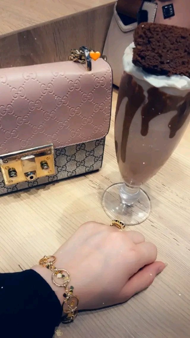 صباحي معك يخلي القلب مشروح
صباح ٍيشرق با أجمل صباح خله

صباح النور يانور عيني والروح
يسعد صباحك بالخير والحب كله