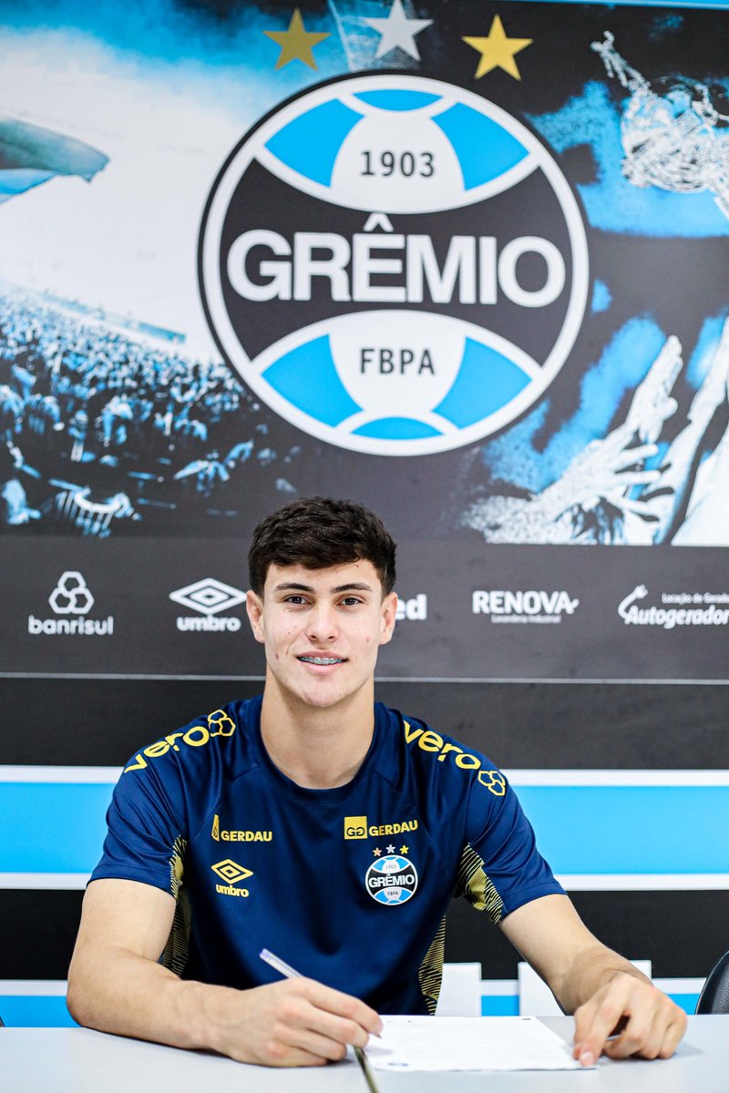 O goleiro Gabriel Menegon estendeu seu contrato com o Tricolor até setembro de 2028. O atleta tem atuado na disputa das competições da #BaseGremista, e está no Grêmio desde 2022.

Nome completo: Gabriel Otávio Menegon
Naturalidade: Sapiranga/RS
Nascimento: 14/10/2008 (16)