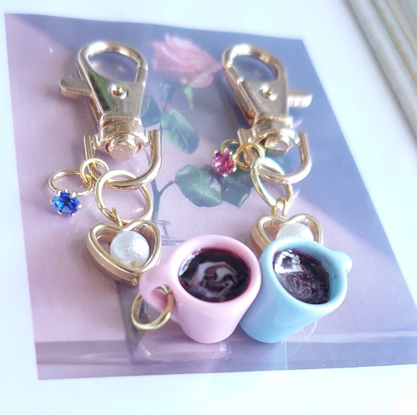 shichika323's tweet image. リング💍付きのマグカップがピタッとくっつくカップル用ペアキーホルダー
minne.com/items/40049512
手軽に何気ないシンプルペア✨
#リング💍 #ペア #磁石でピタッと #くっつく #マグカップ #カップル用 #ペアキーホルダー #minneで販売中 #minne_fav #fuwaly #minne #ハンドメイド好きな人と繋がりたい