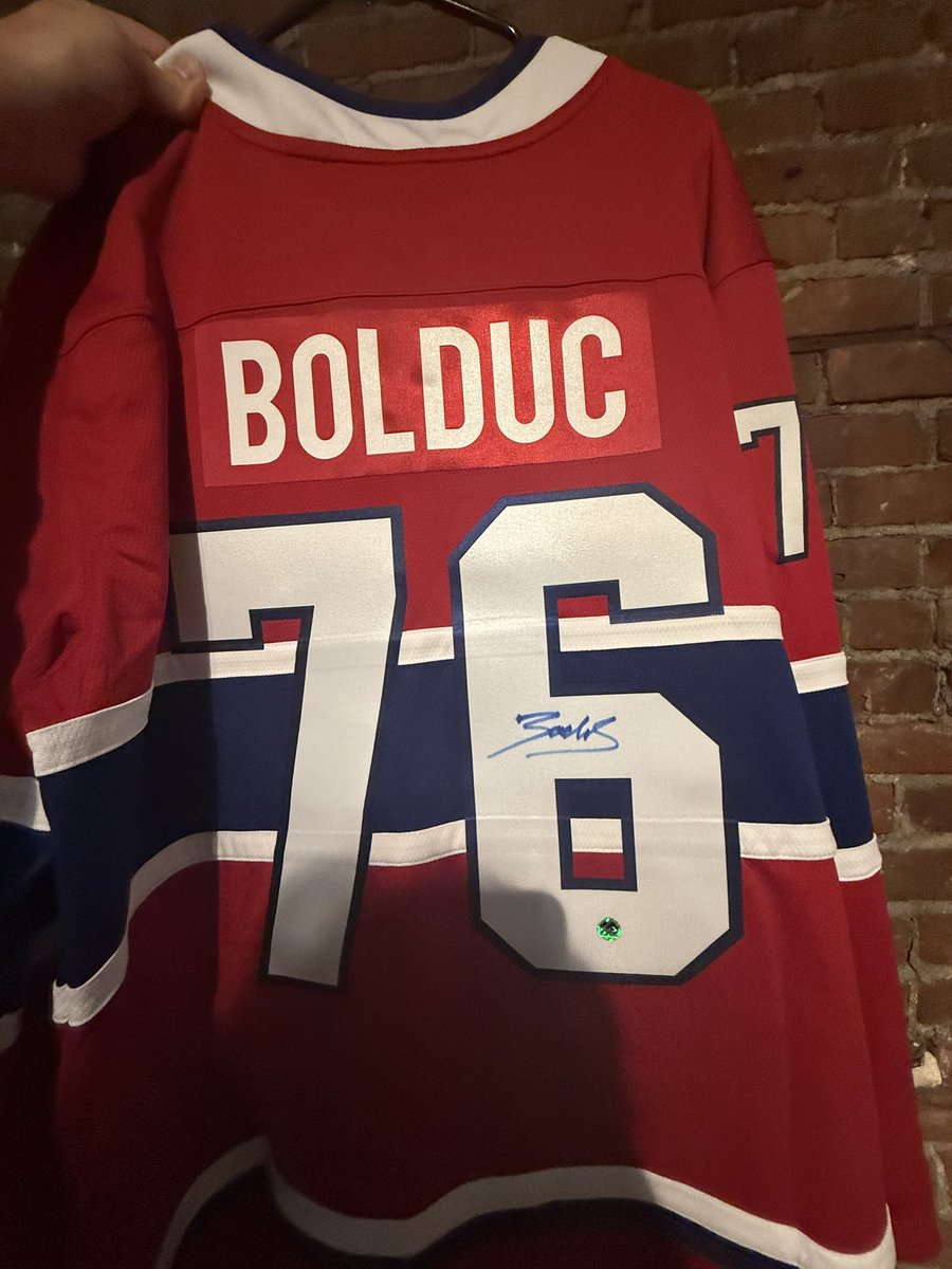 jeantrudel83's tweet image. J’ai reçu mon mystery jersey en avance! Et j’ai pogné un Zach Bolduc signé!!!! #habs #gohabsgo - follow @HKYJersey