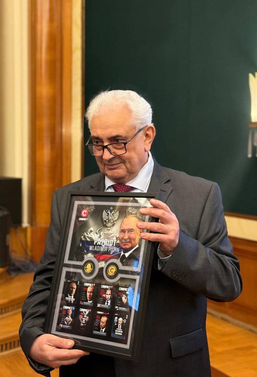 PoggenburgAndre's tweet image. Ein herzlicher Empfang heute in der @RusBotschaft wobei wir unsere #Putin-Medaille vorstellten und Pressefragen beantworteten. 

Wir wollen Frieden in Europa &amp;amp; Freundschaft mit Russland!

#COMPACT