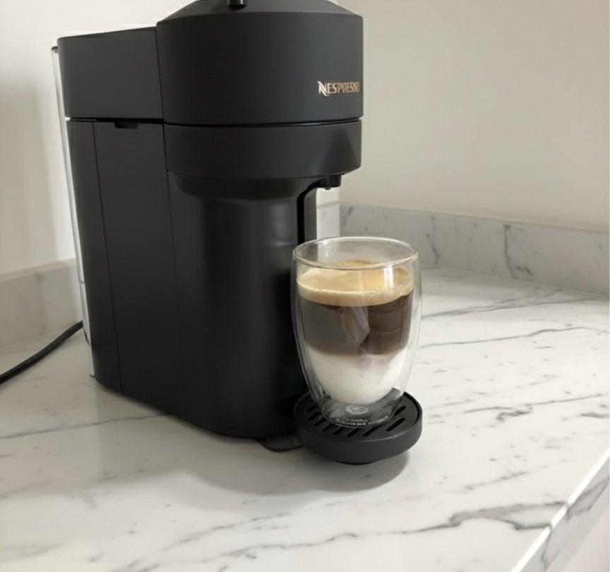 ____N_u_t_s____'s tweet image. 今朝もネスプレッソでスタート!
アーモンドミルクで作るラテは、
カプセル:
スターバックス®
カフェ ベロナ®
ローストの甘みと、ほのかなダークココアの余韻。
味わいの強さは10
層の美しさも満点💮
静かな朝、整う一杯
おはようございますうううう