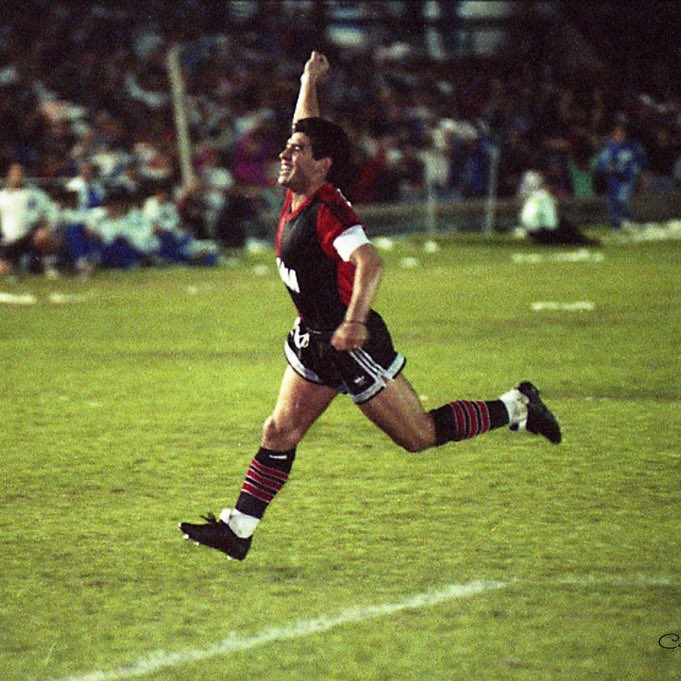 Newells's tweet image. Un 7 de octubre de 1993…

🔟 Diego y los Leprosos en el Parque, para toda la vida.

Maradona usó esta camiseta ❤️🖤