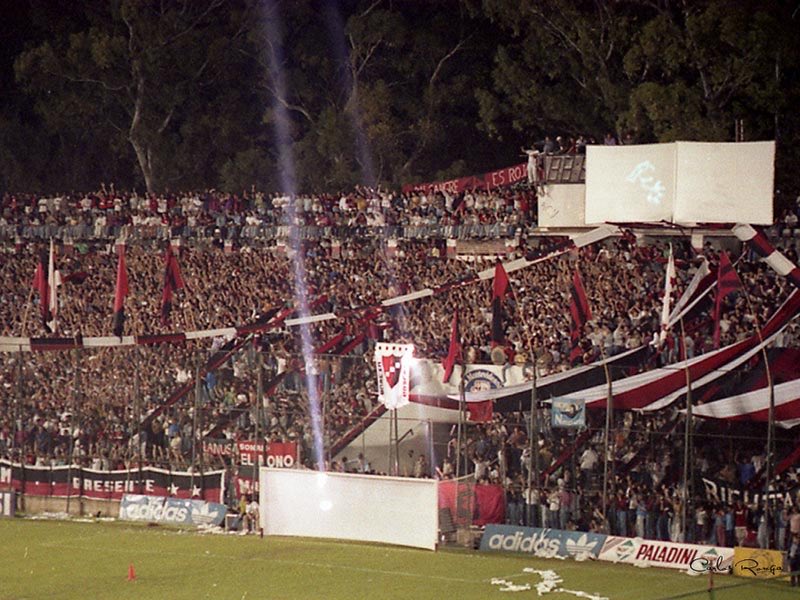 Newells's tweet image. Un 7 de octubre de 1993…

🔟 Diego y los Leprosos en el Parque, para toda la vida.

Maradona usó esta camiseta ❤️🖤