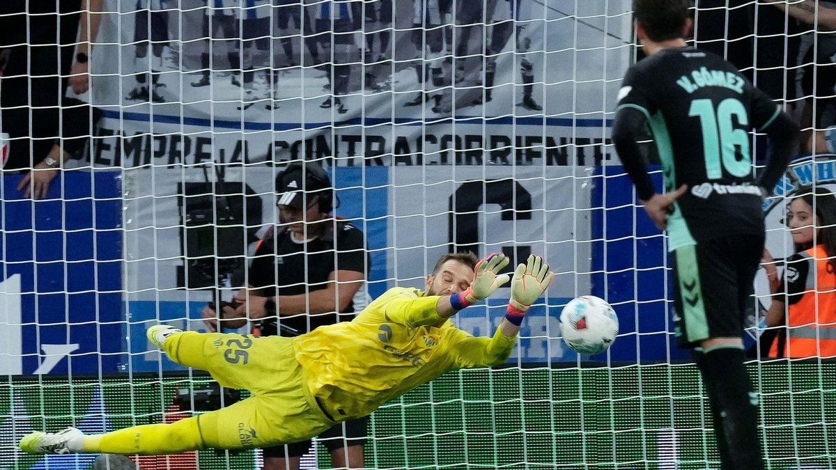 1a Divisió - J8
Espanyol 1-2 Betis
El porter gironí del Betis <a href="/paulopez_13/">Pau López</a> va parar un penal a l'afegit per donar la victòria al seu equip
Són 4ts amb 15 punts, zona Champions
#FutbolistesGironins