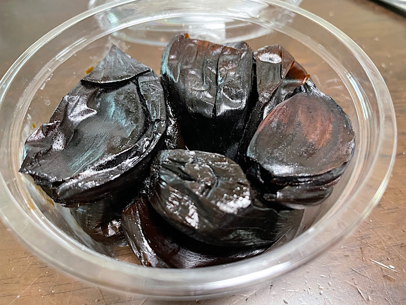 danjiri633's tweet photo. 〈黒ニンニクで100歳まで元気に・・・〉

イロンナ健康法（ストレッチ、1日2食のプチ断食、お菓子とアイスクリームを封印、空手、ドラム、ウインドサーフィン、筋トレマシン、週1休肝日、クロスバイク、早寝早起き）を組み合わせて、残り30年を楽しく生きたい・・・と。

#黒ニンニク　#ニンニク https://t.co/jCg1P01SSy