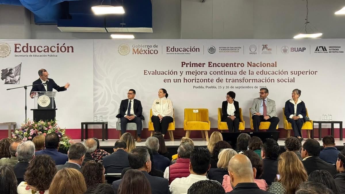 En UNINI México creemos que mejorar la educación es transformar la sociedad. 💡 
Participamos en el 1er Encuentro Nacional sobre Evaluación y Mejora Continua para fortalecer la calidad educativa en México. 🇲🇽 

👉Más información: fnbr.es/cv4