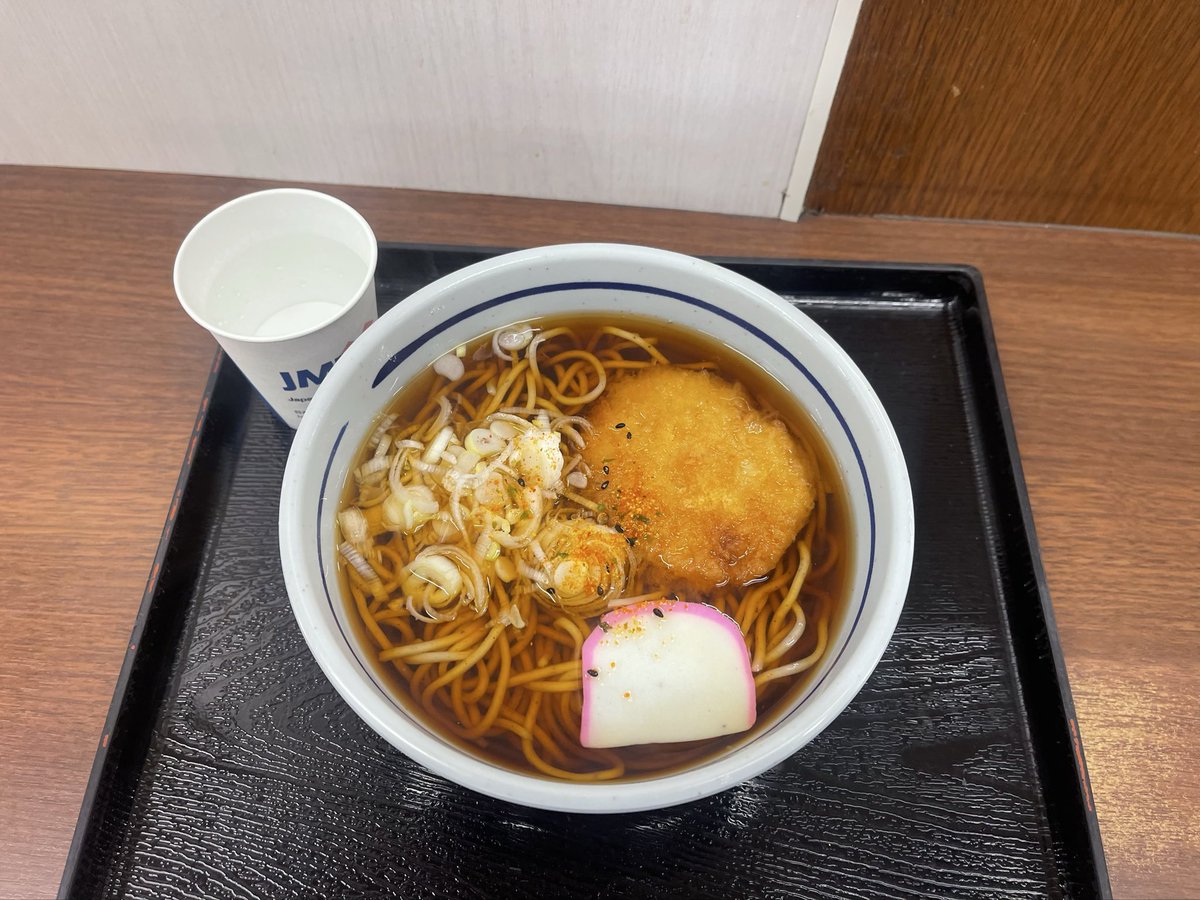 07237767st's tweet photo. #蓮田パーキング
#岩下新生姜メンチ蕎麦
岩下新生姜メンチ
美味い😋
蕎麦はありきたりのやつ！
出汁はまあまあ https://t.co/UlbIc2Nde3